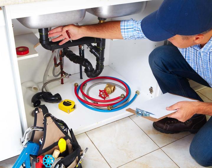 Pose des équipements sanitaires